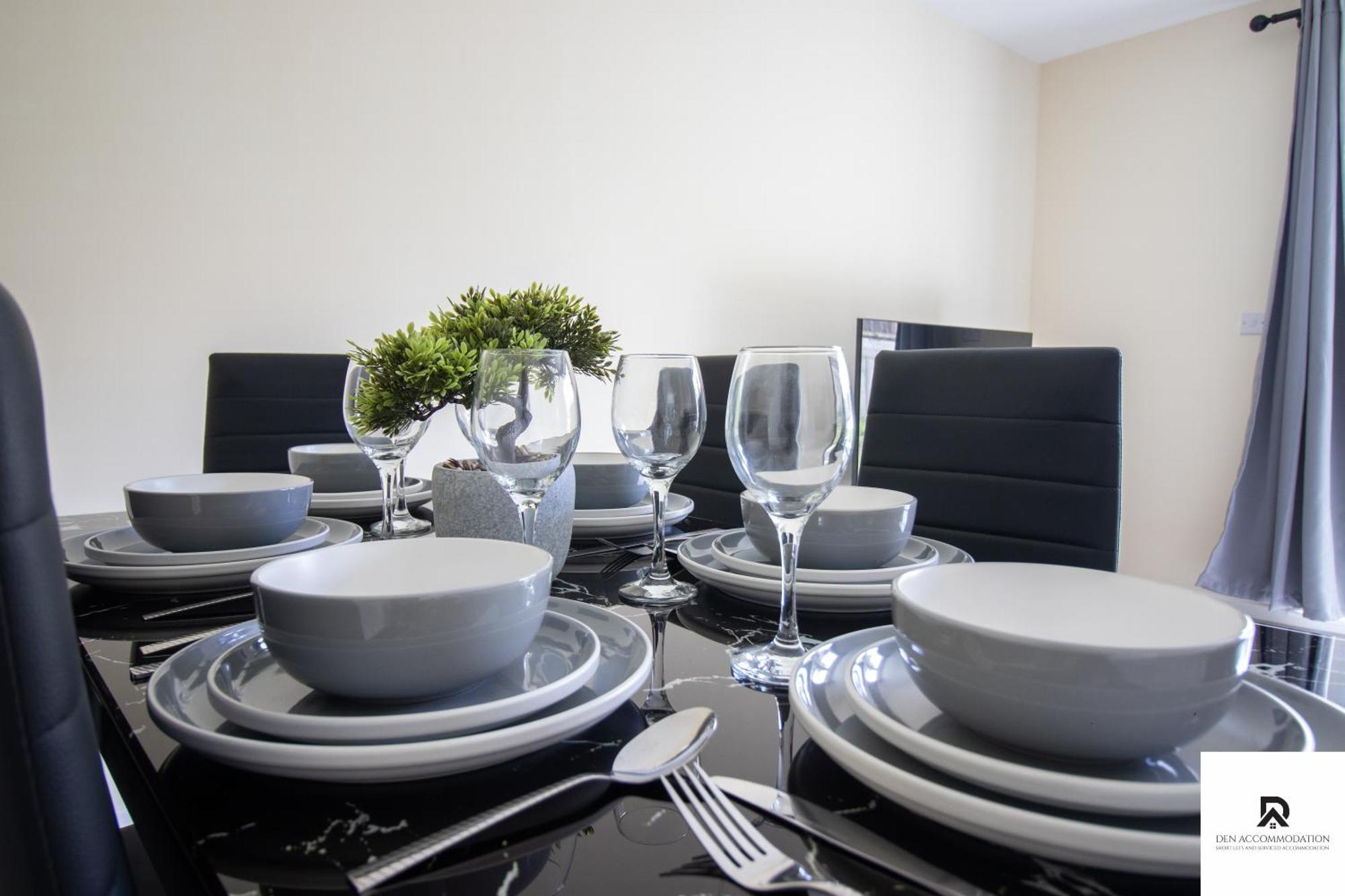 Newly Launched Two Bedroom House By Den Short Lets & Serviced With Garden Hébergement de vacances Londres